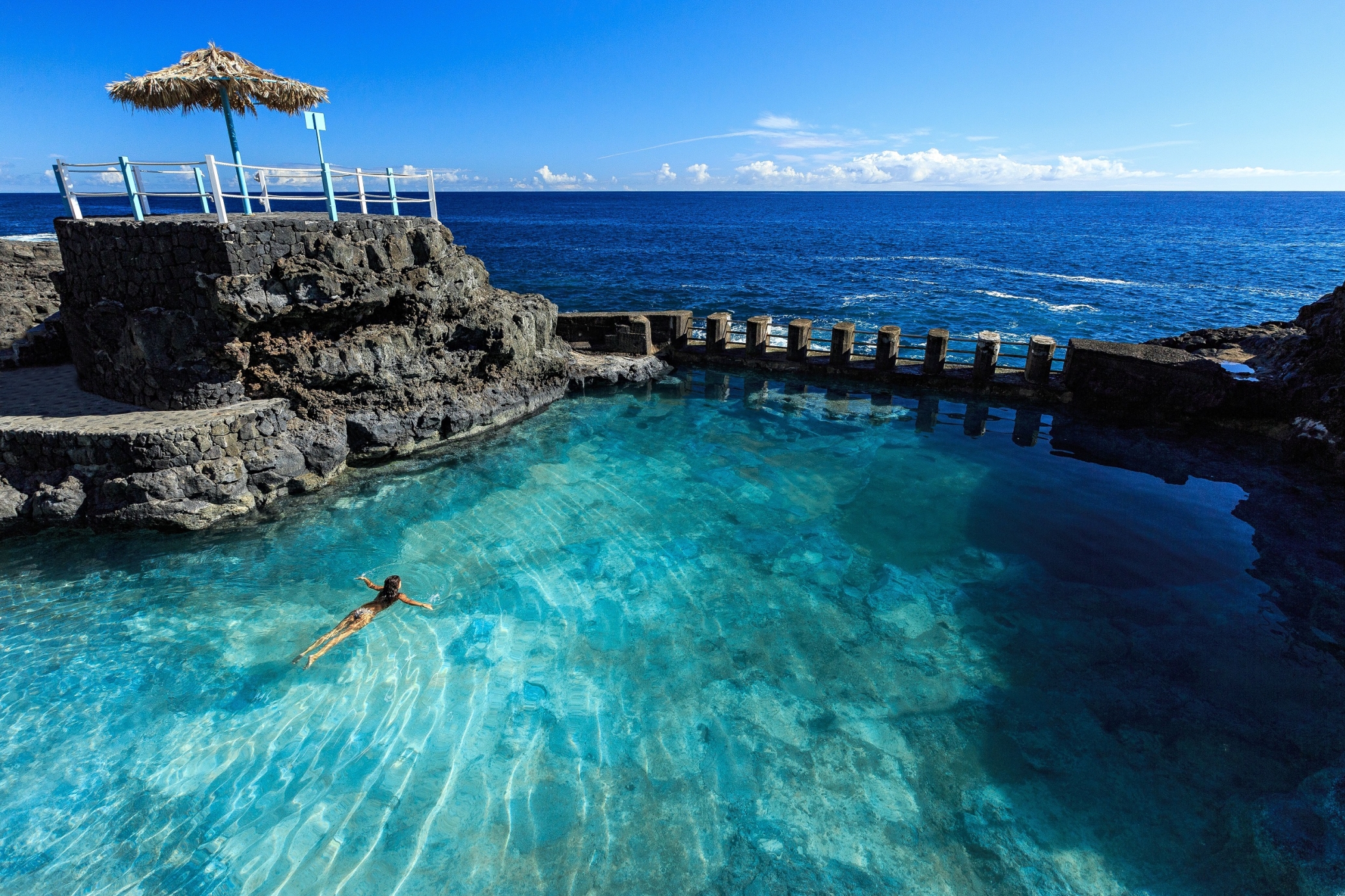 Badespaß im Felsenpool auf LaPalma © Van Marty