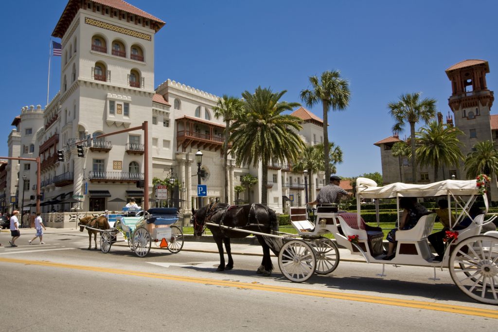 St. Augustine, FL ist mit architektonischen Meisterwerken aus der Zeit der spanischen Kolonialisierung gespickt und voller Charme einer ruhigen Südstaatengemeinde