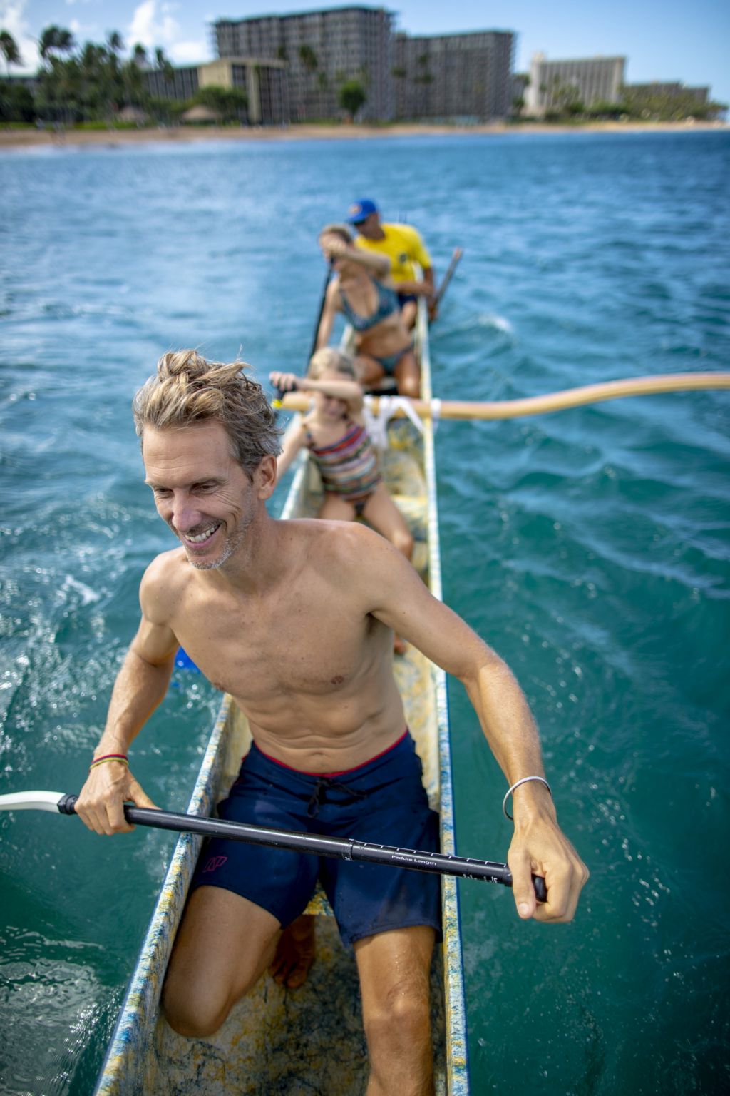 Typisch für das Inselarchipel Hawai’i ist neben Surfen auch das Paddeln im Outrigger Canoe. Diese Ausle-gerkanus, auf Hawaiianisch „Waʻa“ genannt, ermöglichen ein ganz besonderes Erlebnis im Pazifischen Ozean