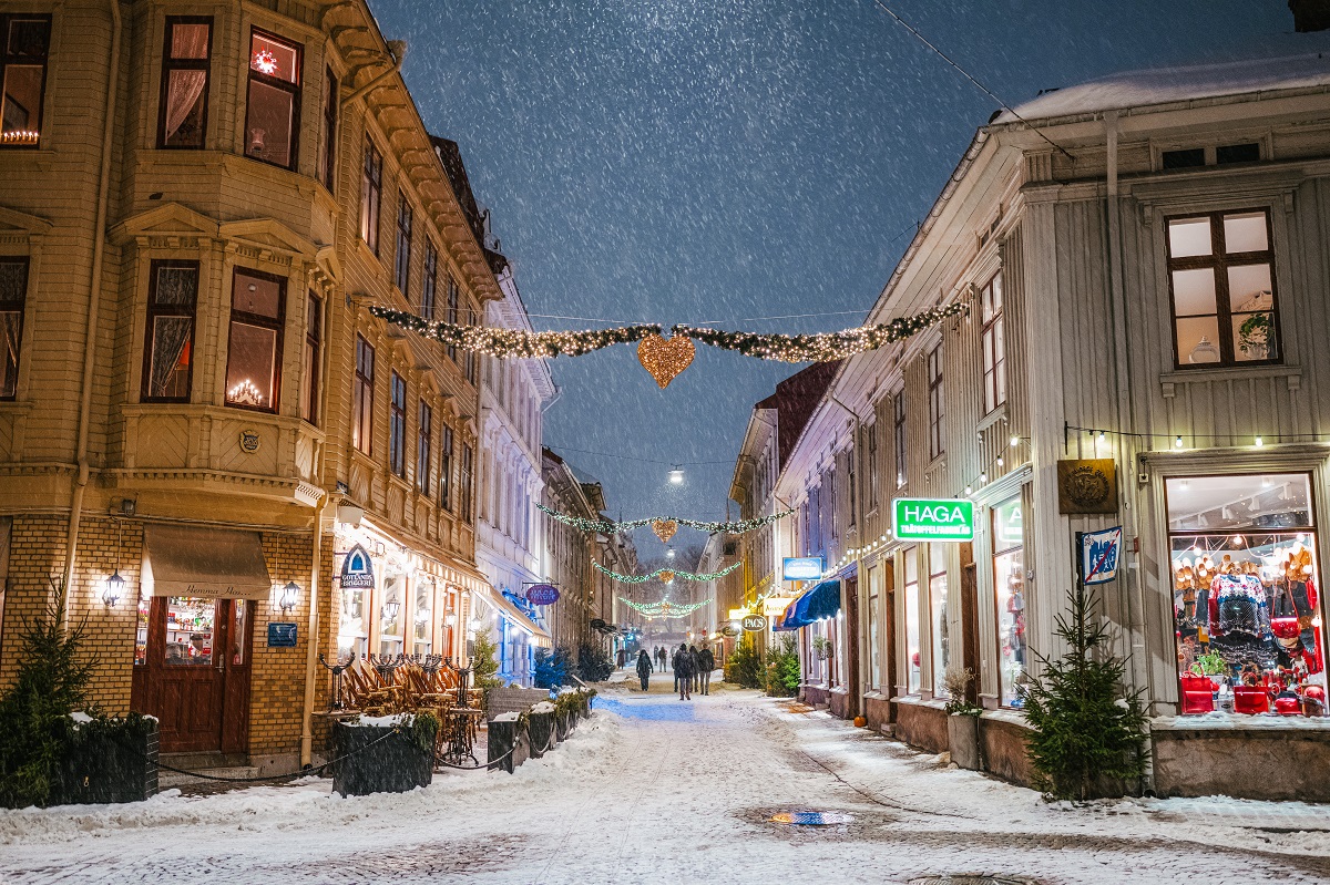 Das schwedische Göteborg gilt als eine der nachhaltigsten Städte der Welt. Wer der Stadt in Västra Götaland in der Vorweihnachtszeit einen Besuch abstattet, der schöpft hier aus einem vielfältigen Ange-bot nachhaltiger Geschenke umweltbewusster und fairer Unternehmen