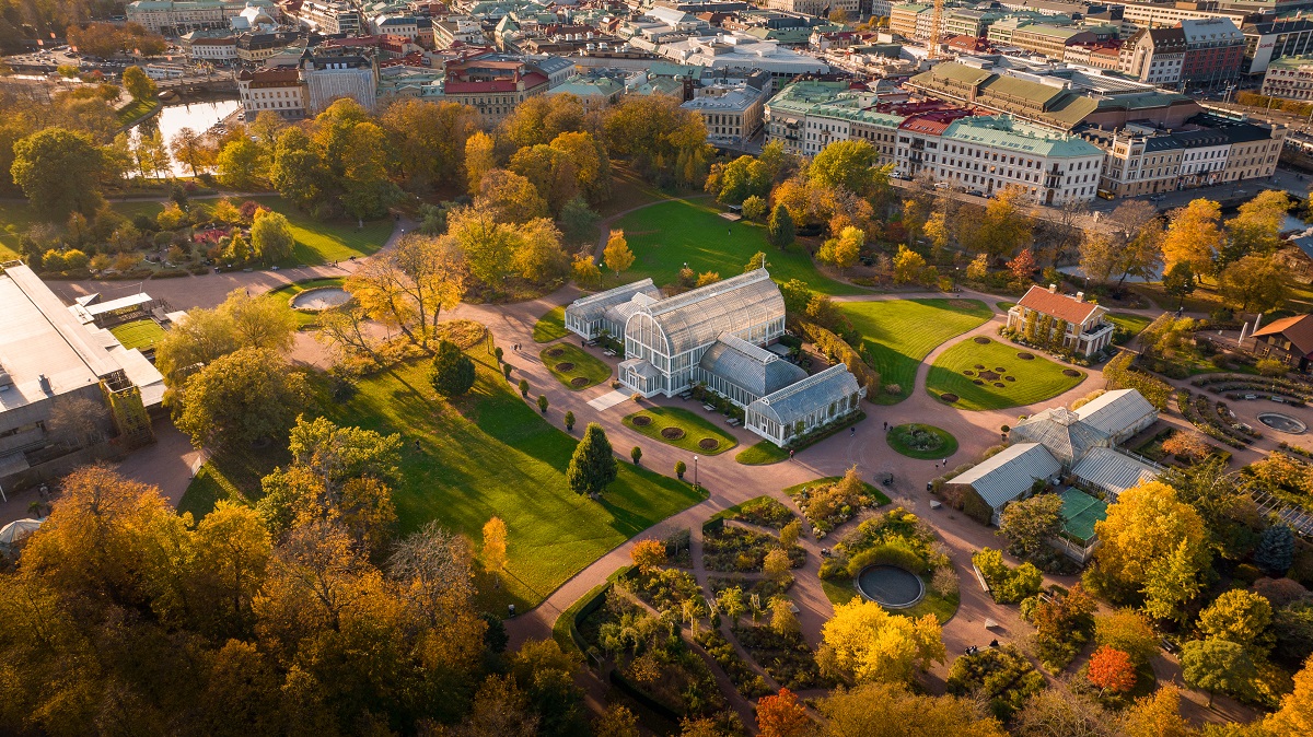 Göteborg: Im Herbst versprüht die Stadt in Westschweden einen besonderen Charme: Die Natur kleidet die zahlreichen Parks und Gärten in die schönsten Herbstfarben und in den Restaurants landet das Beste, was die Wälder und das Meer zu bieten haben auf den Tellern. Wenn 